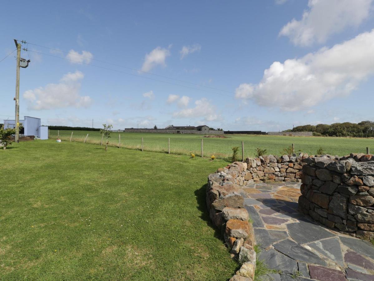 Drws Y Gorlan Villa Llannerch-y-medd ภายนอก รูปภาพ