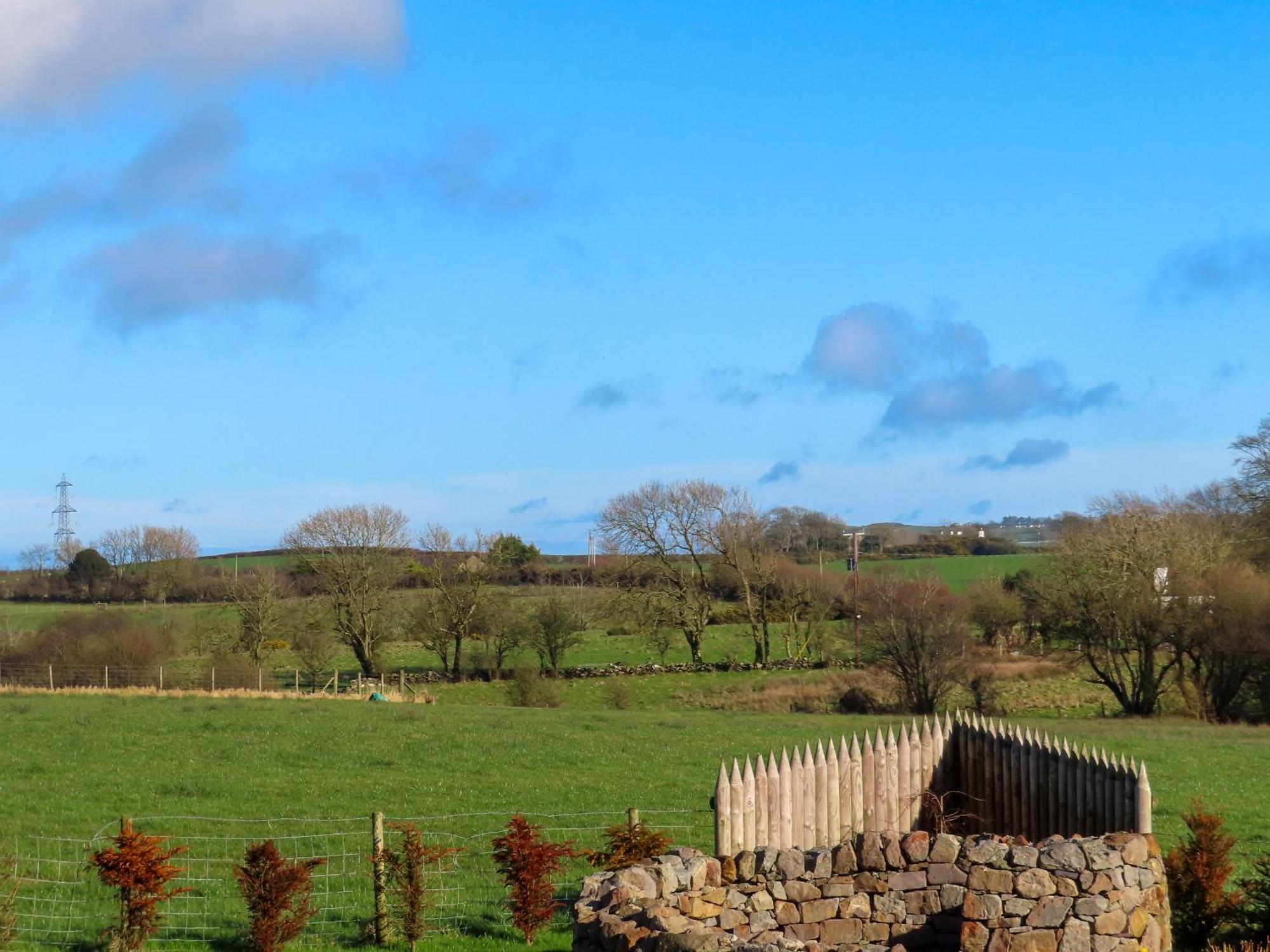 Drws Y Gorlan Villa Llannerch-y-medd ภายนอก รูปภาพ